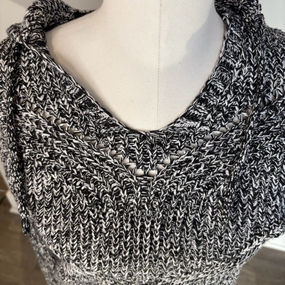 Aero Cropped Hooded Pullover Sweater Black White Small - Picture 7 of 8